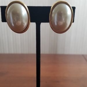 Elegant Vintage Liz Claiborne Pearl Earrings